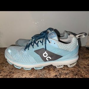 Women’s on cloud size 10
